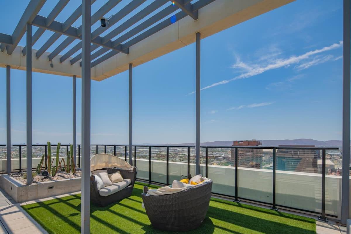 Detailed 2Bd, Highrise Dt, Pool, Gym, Parking, Sleeps 8 Apartment Phoenix Exterior photo