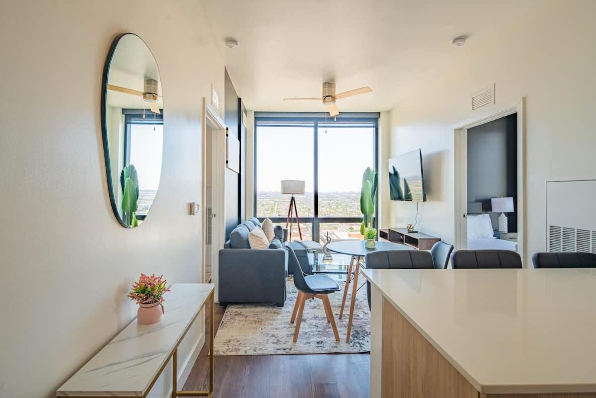 Detailed 2Bd, Highrise Dt, Pool, Gym, Parking, Sleeps 8 Apartment Phoenix Exterior photo