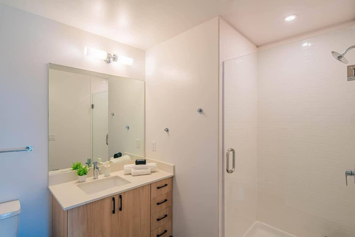 Detailed 2Bd, Highrise Dt, Pool, Gym, Parking, Sleeps 8 Apartment Phoenix Exterior photo