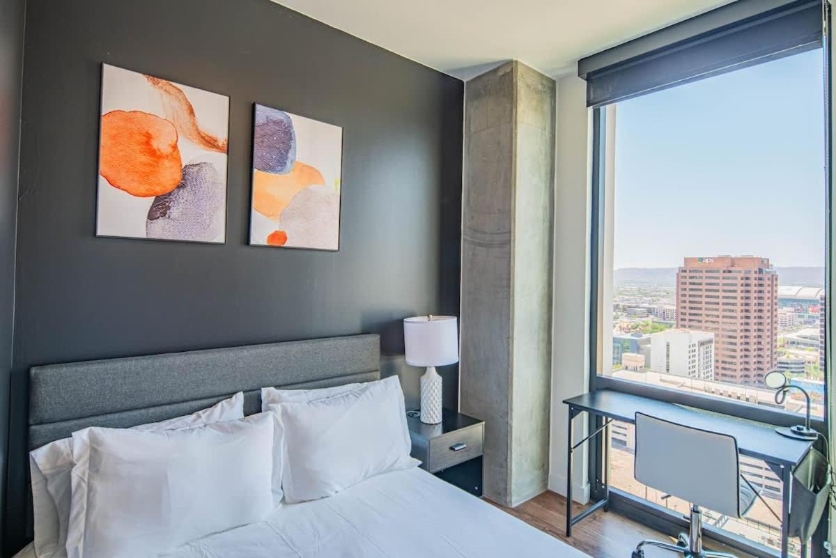 Detailed 2Bd, Highrise Dt, Pool, Gym, Parking, Sleeps 8 Apartment Phoenix Exterior photo
