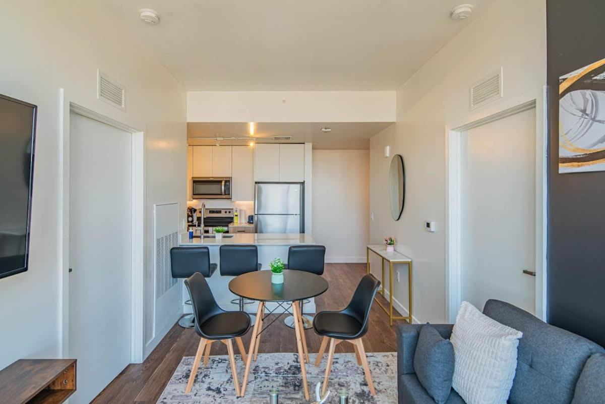 Detailed 2Bd, Highrise Dt, Pool, Gym, Parking, Sleeps 8 Apartment Phoenix Exterior photo