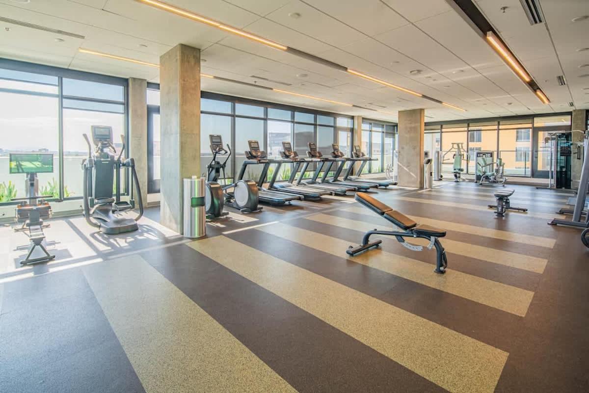 Detailed 2Bd, Highrise Dt, Pool, Gym, Parking, Sleeps 8 Apartment Phoenix Exterior photo