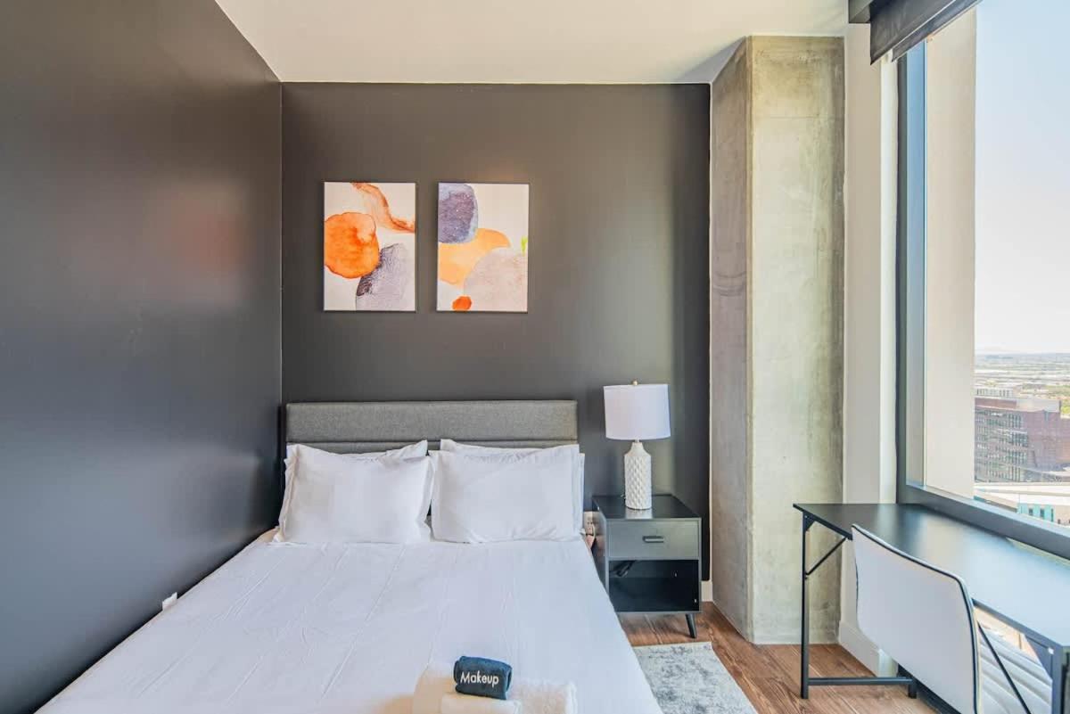 Detailed 2Bd, Highrise Dt, Pool, Gym, Parking, Sleeps 8 Apartment Phoenix Exterior photo