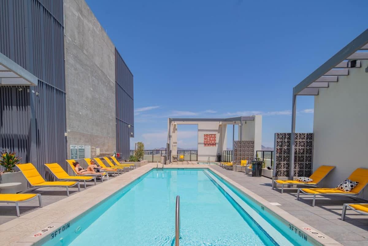 Detailed 2Bd, Highrise Dt, Pool, Gym, Parking, Sleeps 8 Apartment Phoenix Exterior photo