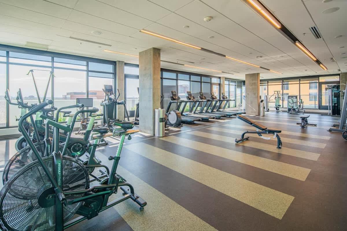 Detailed 2Bd, Highrise Dt, Pool, Gym, Parking, Sleeps 8 Apartment Phoenix Exterior photo